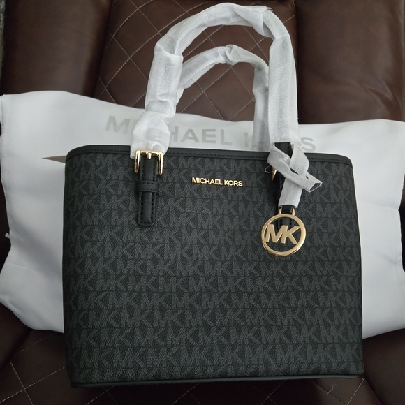 Michael Kors Jet Set Black Tote with Gold Charm - Picture 1 of 3